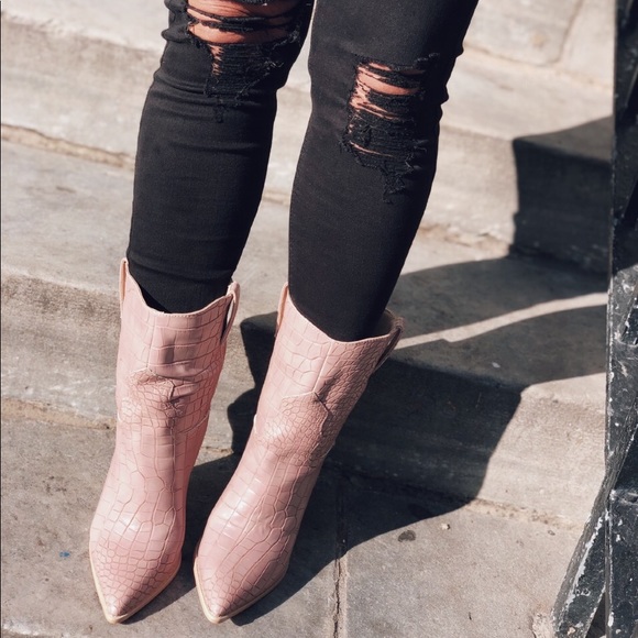 Last 1✨🆕Lana Blush Pink Snake Skin Cowboy Boots - Picture 3 of 8